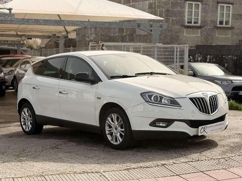 Usado Lancia Delta 120 CV (88 kW) 2010 Blanco Utilitario