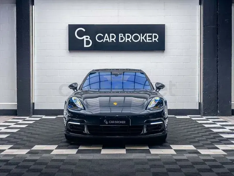 Usado Porsche Panamera 4 E-Hybrid Sport Turismo Sport Turismo 462 CV (339 kW) 2018 Gris / plata Familiar