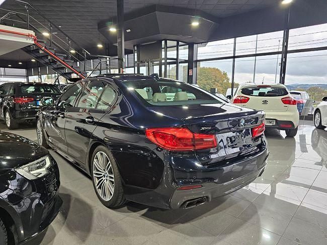 Usado BMW M550 Sport Line 462 CV (339 kW) 2017 Azul Berlina