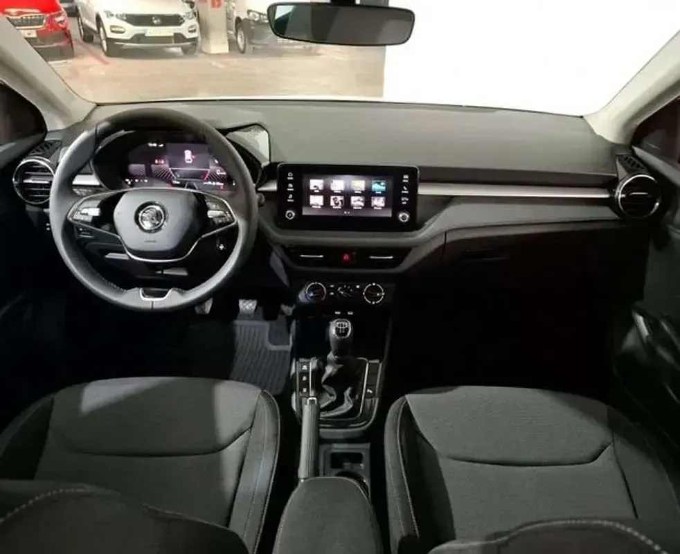 Usado Skoda Fabia Selection 95 CV (69 kW) 2025 Blanco Utilitario