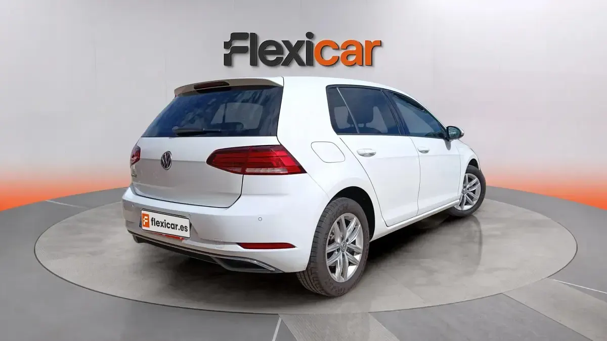 Usado VW Golf VII 116 CV (85 kW) 2018 Blanco Berlina