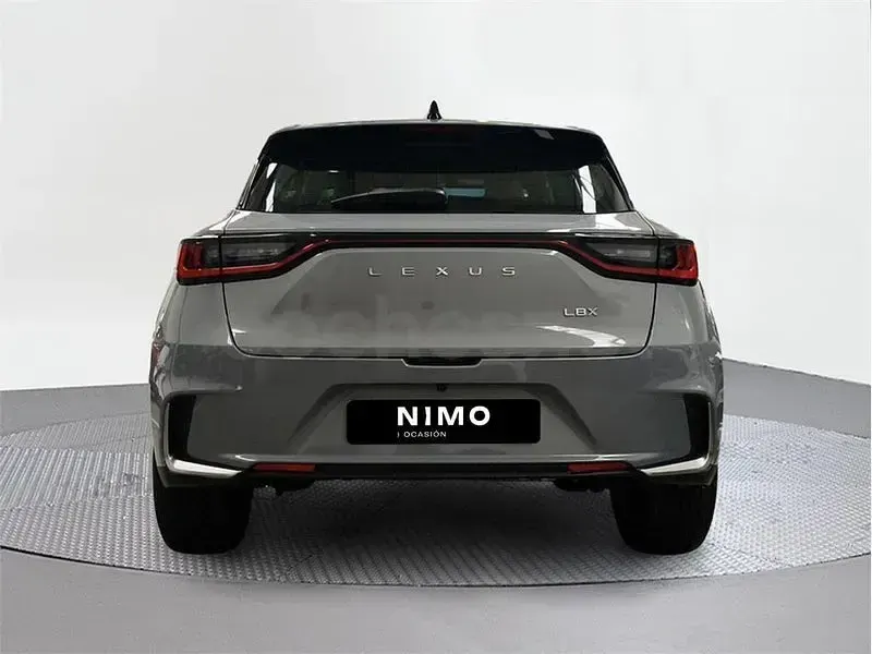 Nuevo Lexus LBX 136 CV (100 kW) 2026 Gris / plata SUV