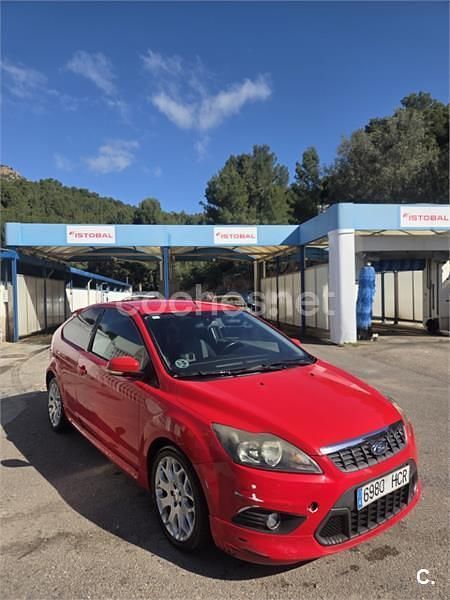 Usado Ford Focus Trend 109 CV (80 kW) 2011 Rojo Berlina