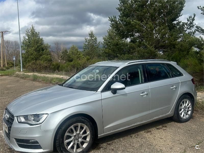 Gris / plata Usado 2013 Audi A3 Attraction Berlina | 11.000 € (Precio justo) - Imagen 1/4