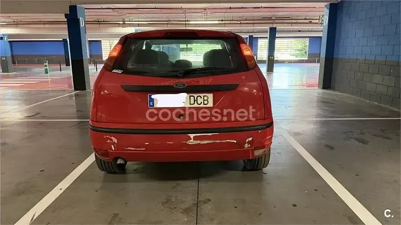 Usado Ford Focus Trend 115 CV (84 kW) 2004 Rojo Berlina