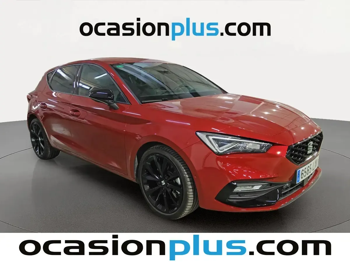 Usado Seat Leon FR 150 CV (110 kW) 2022 Rojo Utilitario
