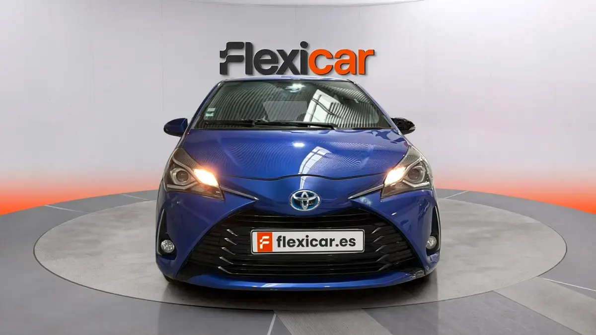 Usado Toyota Yaris Hybrid Business Edition 116 CV (85 kW) 2020 Azul Berlina