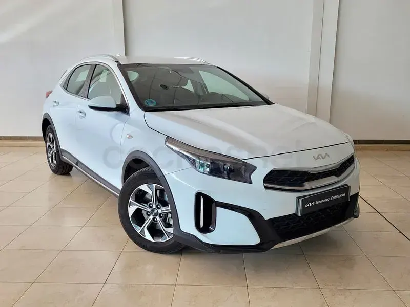Usado Kia XCeed 100 CV (73 kW) 2025 Blanco SUV