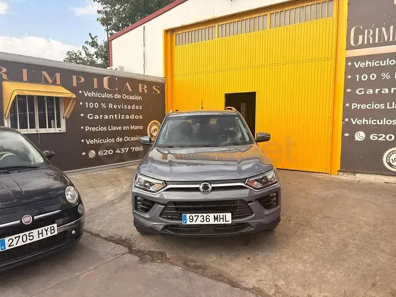 Usado SsangYong Korando 149 CV (109 kW) 2023 Gris / plata SUV