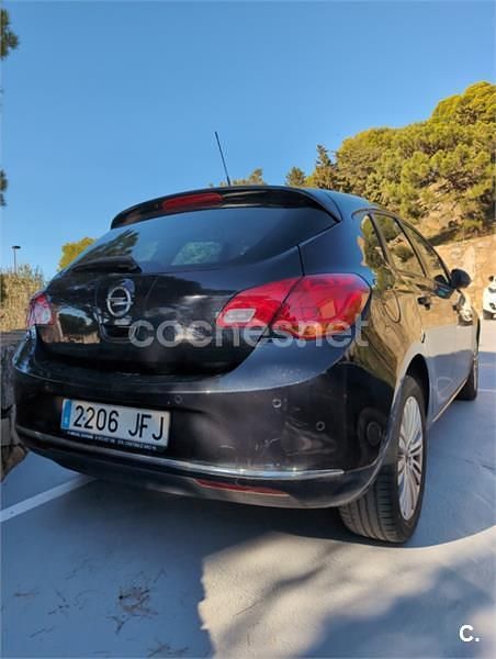 Usado Opel Astra Selective 115 CV (84 kW) 2015 Negro Berlina