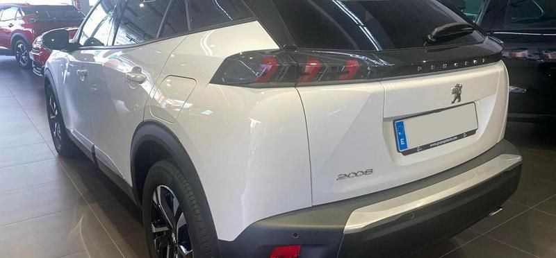 Usado Peugeot 2008 Allure 110 CV (80 kW) 2021 Blanco SUV