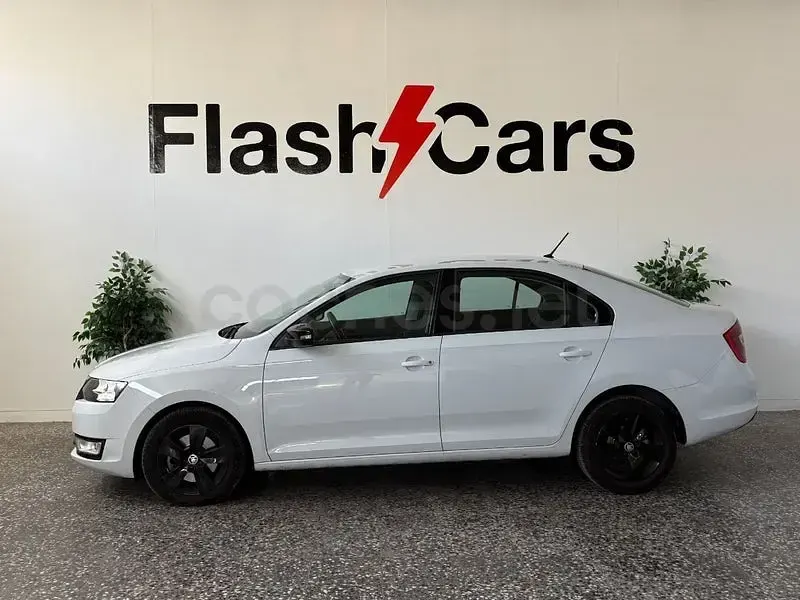 Usado Skoda Rapid Active 116 CV (85 kW) 2016 Blanco Utilitario