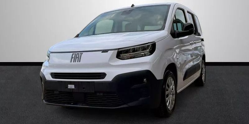 Azul Usado 2024 Fiat Doblò Monovolumen | 27.690 € - Imagen 1/4