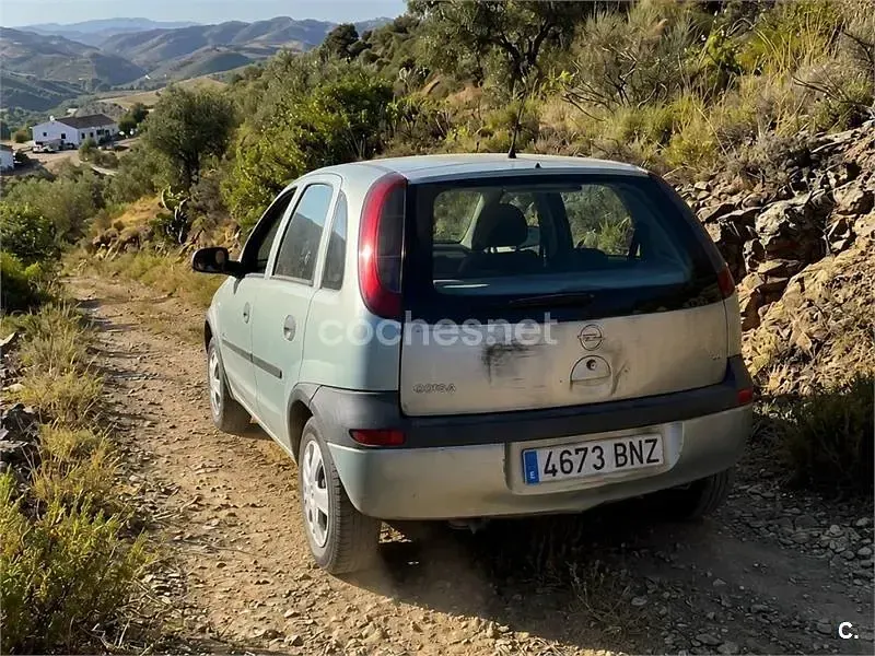 Usado Opel Corsa Edition 65 CV (47 kW) 2001 Verde Utilitario