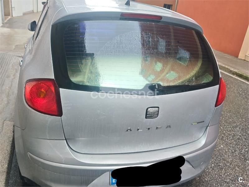 Usado Seat Altea Style 105 CV (77 kW) 2010 Gris / plata Monovolumen
