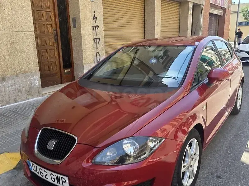 Usado Seat Leon Style 105 CV (77 kW) 2010 Granate Utilitario