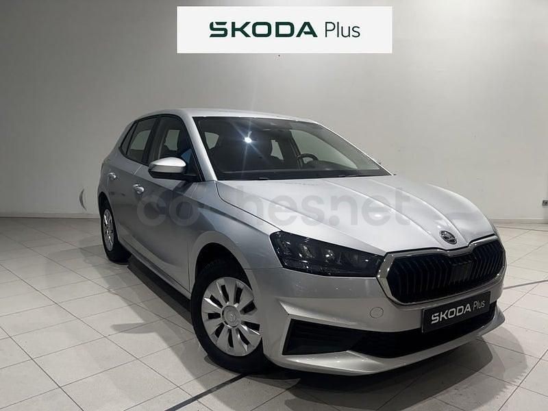 Usado Skoda Fabia Active 95 HP (69 kW) 2022 Cinzento Sedan