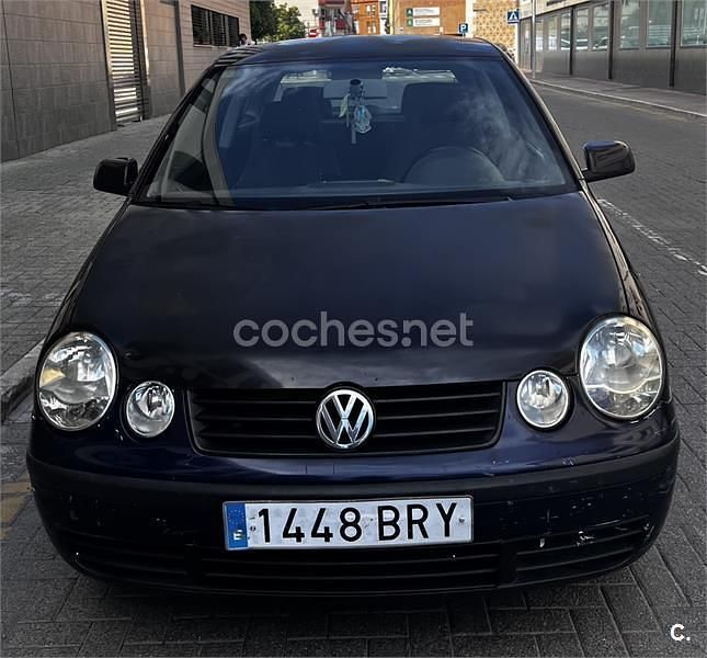 Violeta / lila Usado 2002 VW Polo Trendline Berlina | 2500 € (Precio justo) - Imagen 1/4