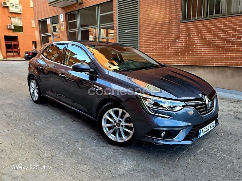 Gris / plata Usado 2017 Renault Mégane GT Line GT-Line Berlina | 8500 € (Buen precio) - Imagen 1/4