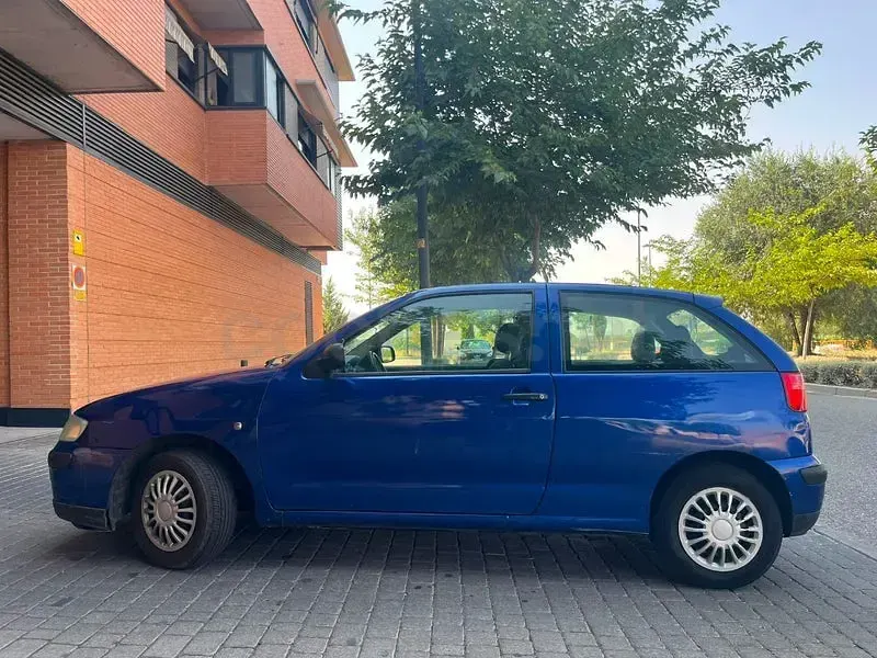 Usado Seat Ibiza 75 CV (55 kW) 2001 Azul Utilitario