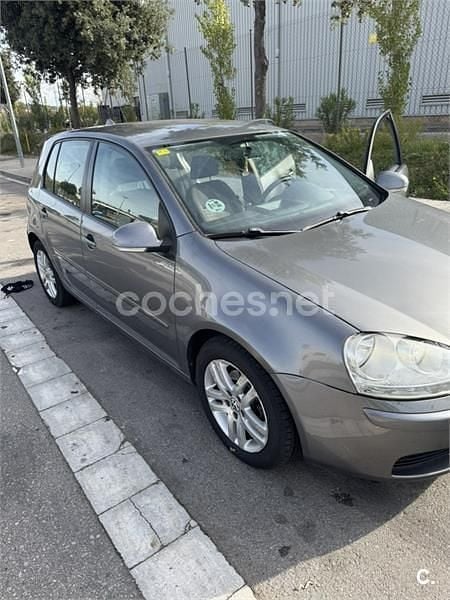 Usado VW Golf V 90 CV (66 kW) 2007 Gris / plata Berlina