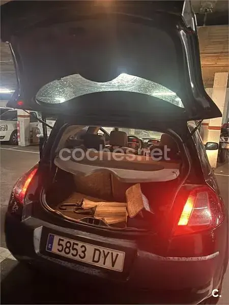 Usado Renault Mégane Dynamique 120 CV (88 kW) 2006 Negro Berlina