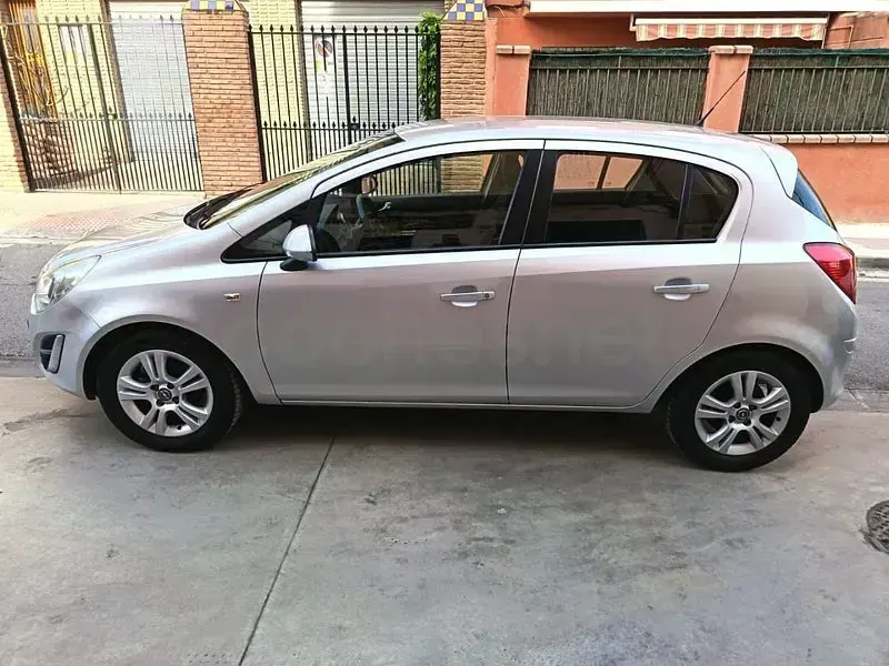 Usado Opel Corsa Cosmo 95 CV (69 kW) 2011 Gris / plata Utilitario