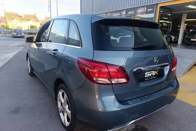 Usado Mercedes B180 109 CV (80 kW) 2015 Azul Utilitario