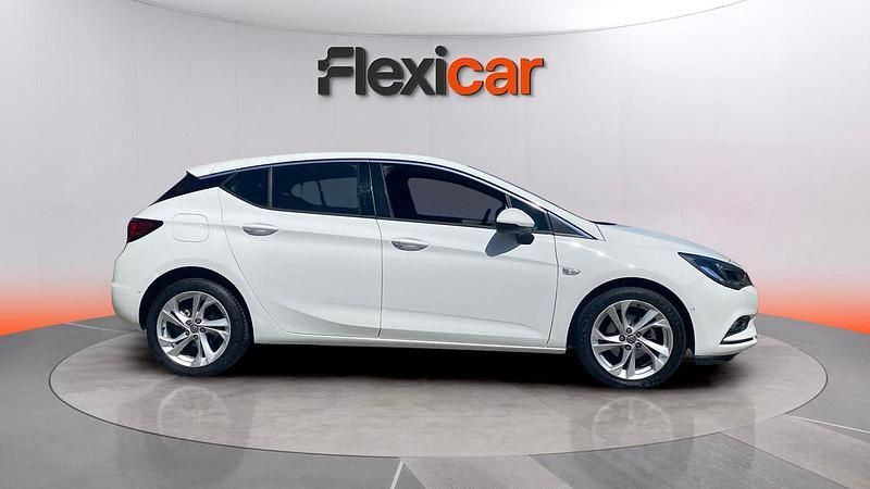 Usado Opel Astra Dynamic 125 CV (91 kW) 2018 Blanco Berlina