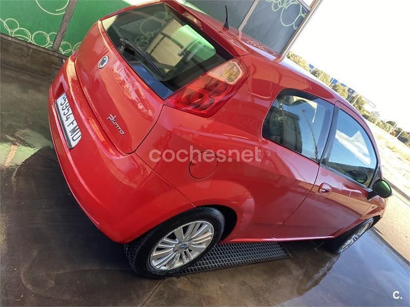 Rojo Usado 2007 Fiat Grande Punto Utilitario | 2990 € (Precio justo) - Imagen 1/4