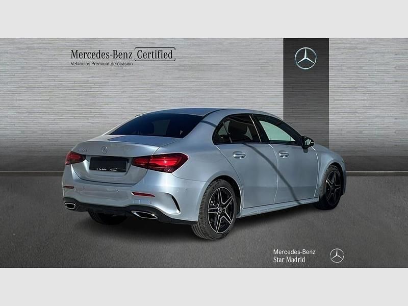 Usado Mercedes A180 AMG line 116 CV (85 kW) 2025 Plata hightech (metalizado) Utilitario