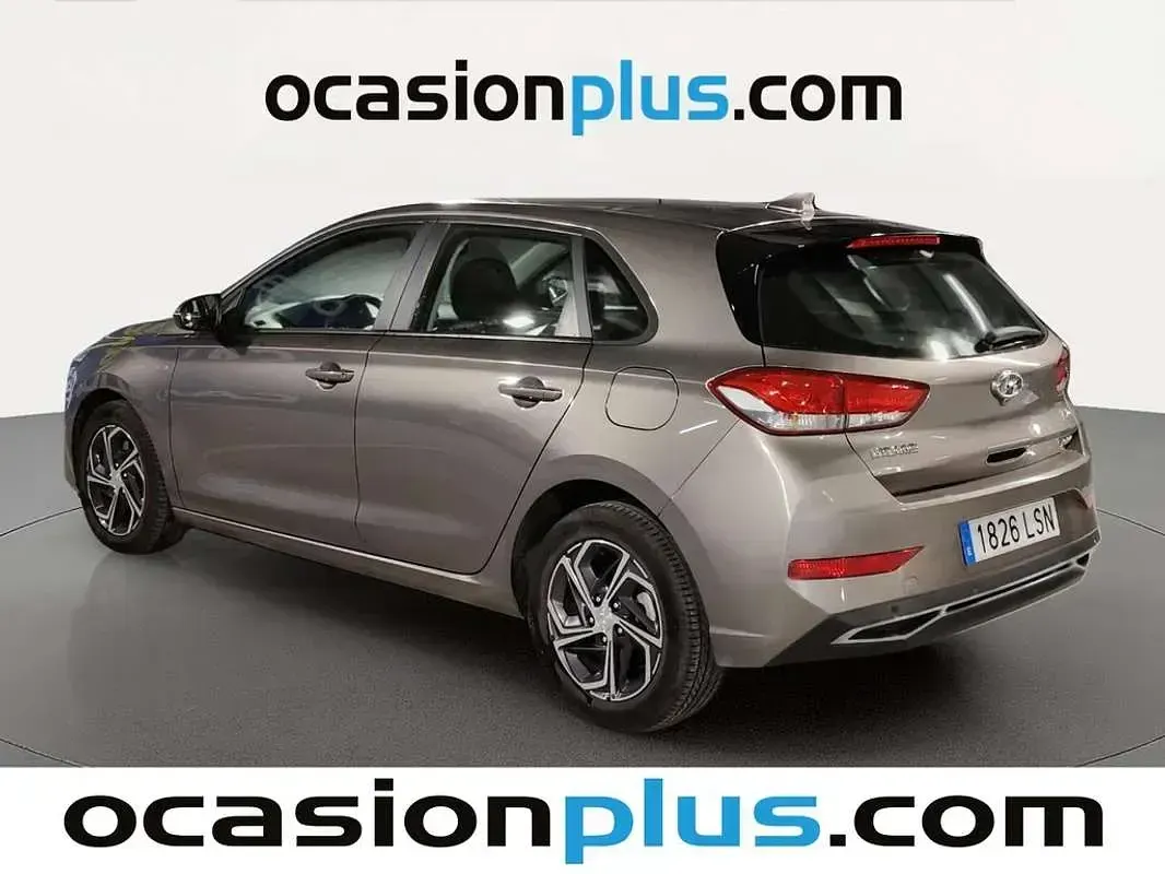 Usado Hyundai i30 120 CV (88 kW) 2021 Marrón Utilitario