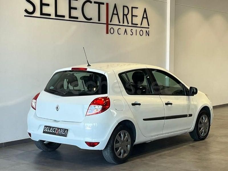 Usado Renault Clio IV Dynamique 90 CV (66 kW) 2014 Blanco Berlina