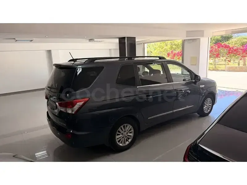 Usado SsangYong Rodius 178 CV (130 kW) 2016 Gris / plata Monovolumen