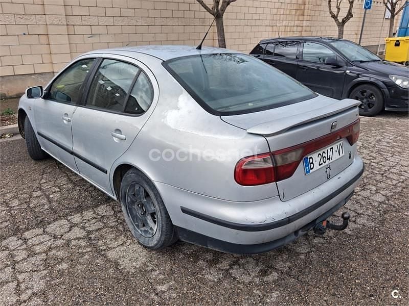Usado Seat Toledo Stella 110 CV (80 kW) 1999 Gris / plata Berlina