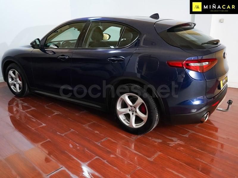 Usado Alfa Romeo Stelvio Super 150 CV (110 kW) 2018 Azul SUV
