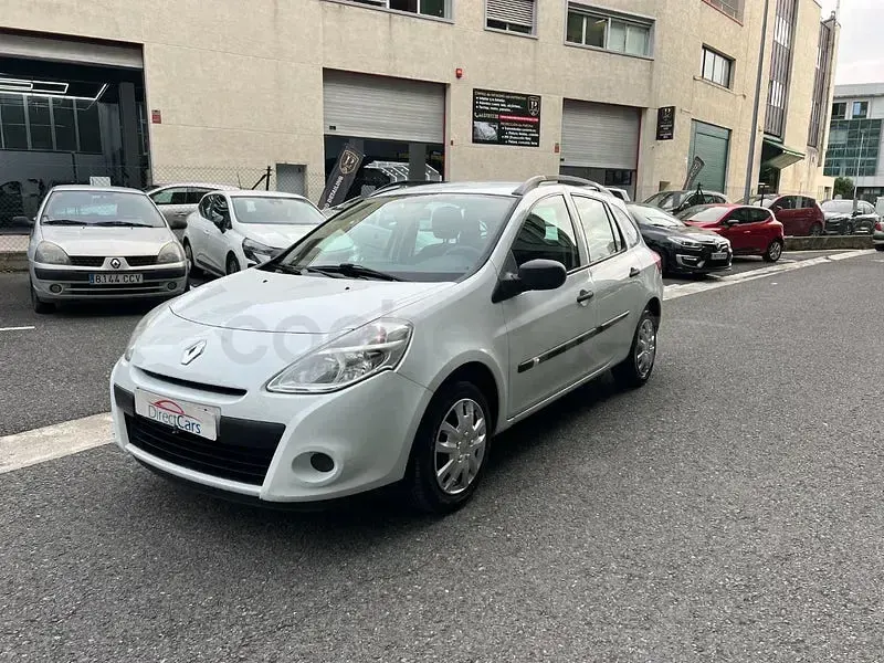 Usado Renault Clio 75 CV (55 kW) 2012 Blanco Familiar