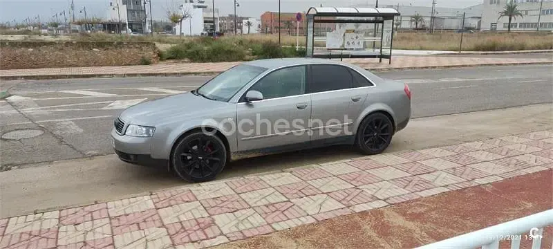 Usado Audi A4 130 CV (95 kW) 2004 Gris / plata Berlina