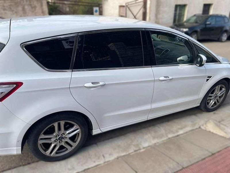 Usado Ford S-MAX Titanium 209 CV (153 kW) 2016 Blanco Monovolumen