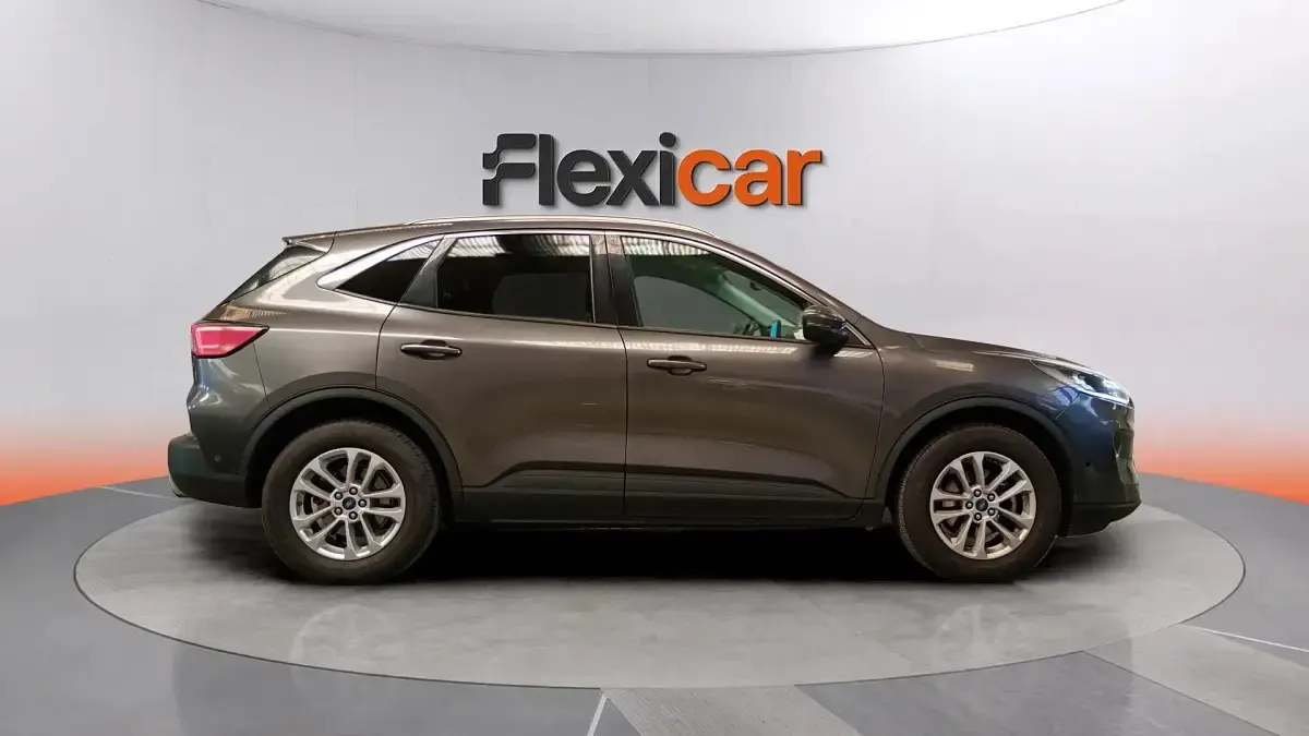 Usado Ford Kuga Titanium 150 CV (110 kW) 2023 Gris SUV