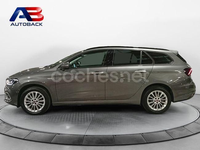 Usado Fiat Tipo 95 CV (69 kW) 2022 Gris / plata Familiar
