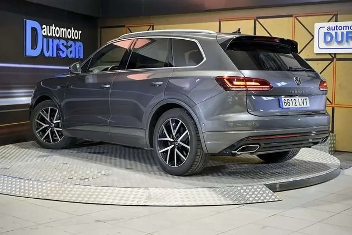 Usado VW Touareg 290 CV (213 kW) 2021 Gris SUV
