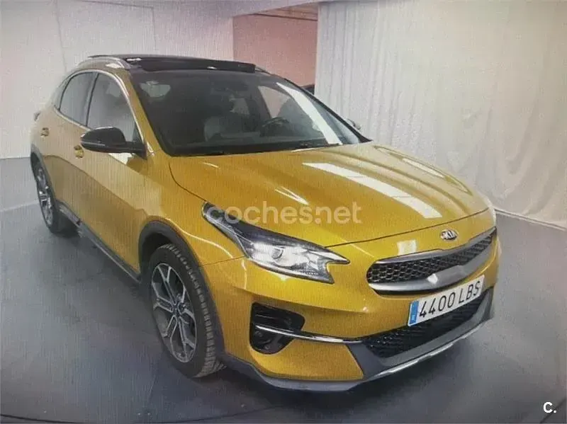 Usado Kia XCeed 136 CV (100 kW) 2019 Amarillo SUV
