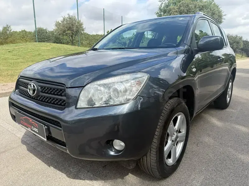 Usado Toyota RAV4 Sol 136 CV (100 kW) 2007 Gris / plata SUV