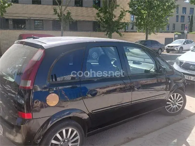 Usado Opel Meriva Cosmo 100 CV (73 kW) 2004 Negro Monovolumen
