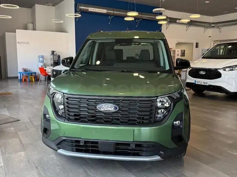Nuevo Ford Tourneo Courier Active 125 CV (91 kW) 2026 Verde Monovolumen