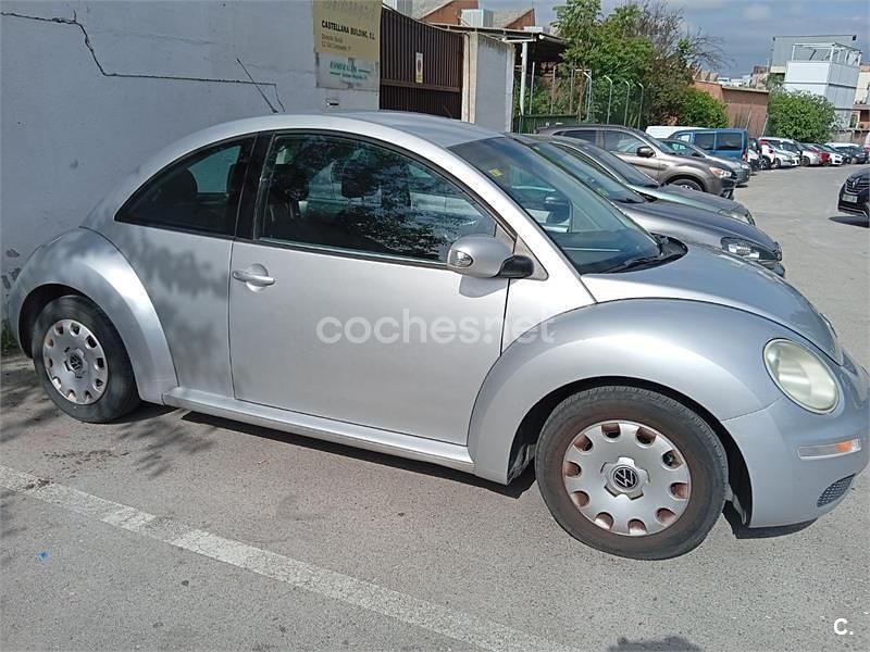 Begagnad VW New Beetle 105 HK (77 kW) 2006 Vit Halvkombi