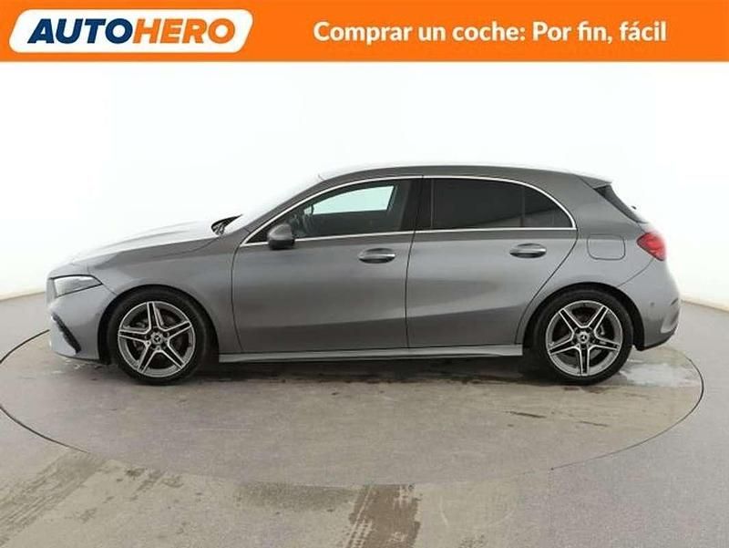 Usado Mercedes A180 Elegance 109 CV (80 kW) 2023 Gris Utilitario