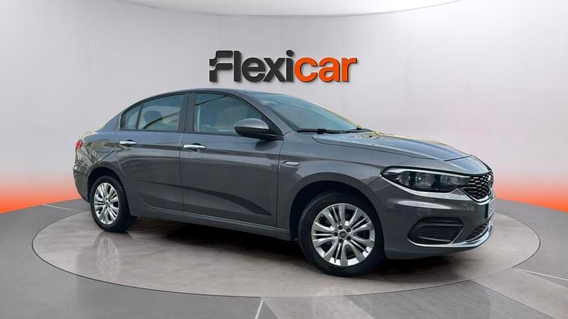 Usado Fiat Tipo Easy 95 CV (69 kW) 2019 Gris Berlina