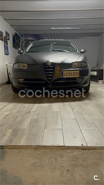 Negro Usado 2004 Alfa Romeo 147 Distinctive Utilitario | 2600 € (Precio justo) - Imagen 1/4